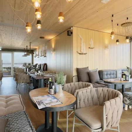 Stunning In Lembruch-duemmer With Kitchen